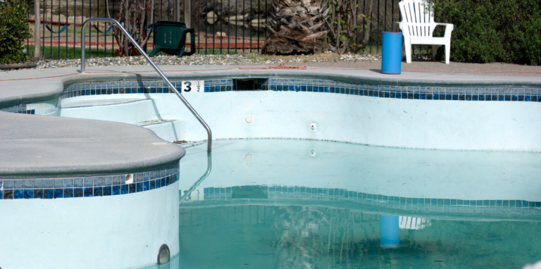 Fuite de piscine : comment la détecter et la réparer ?