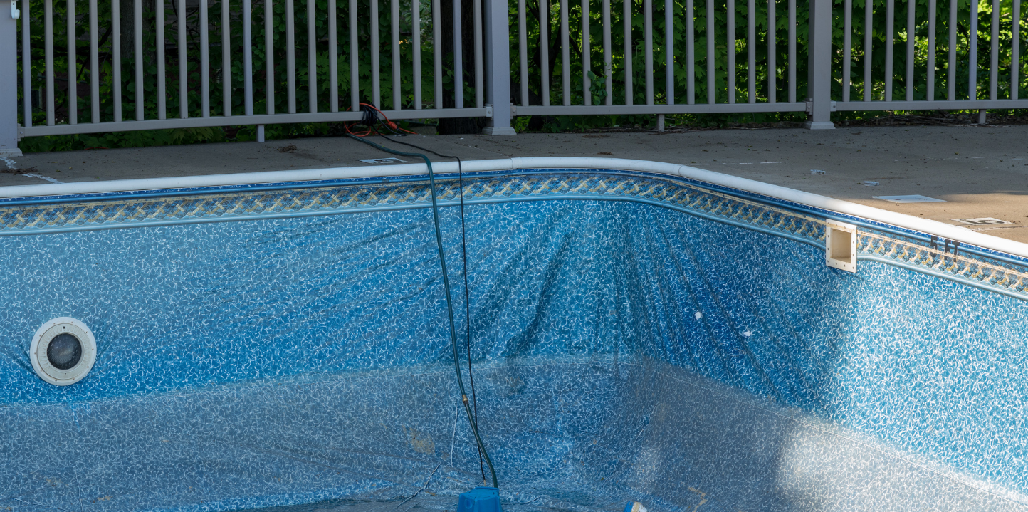 Dépôts de calcaire piscine : prévention et traitement